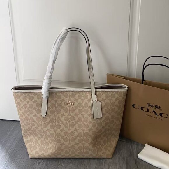 Coach Tote Bag - Picture 1 of 8